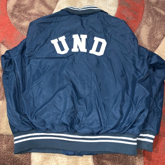 Men’s vintage Champion UND jacket - Picture 2 of 8